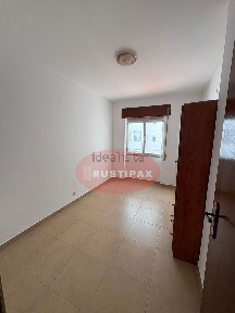 Apartamento T2 à venda na Rua Doutor Horácio Flores
