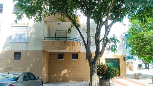 Apartamento T4 à venda na Rua José Cardoso Pires