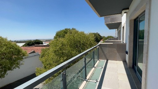 Apartamento T5 à venda em Santiago Maior e São João Baptista