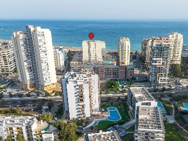 Arrendamento de espaço comercial na Avenida Tomás Cabreira