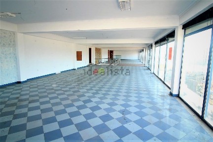 Armazém à venda na Quinta da Marquesa - Vila Amélia