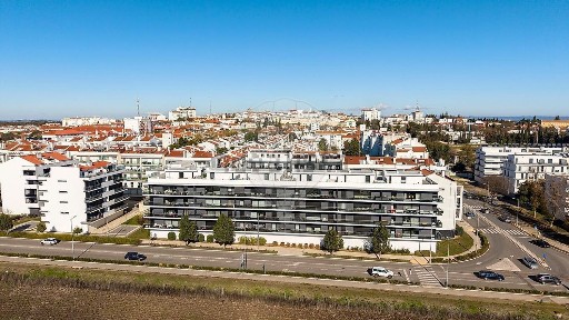 Apartamento T3 à venda na Estrada Sem Nome