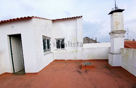 Apartamento T4 à venda em Santiago Maior e São João Baptista
