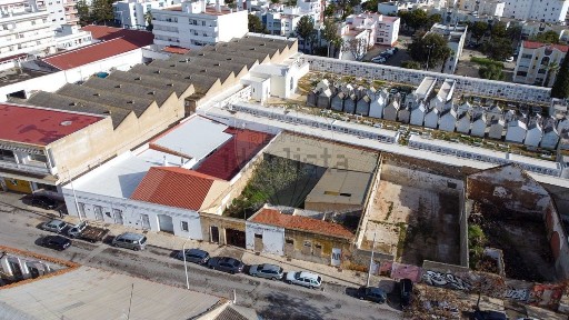 Arrendamento de armazém na Rua 18 de Junho