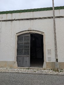 Arrendamento de armazém na Rua Camões, 1