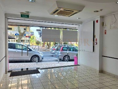 Espaço comercial à venda na Rua da Liberdade