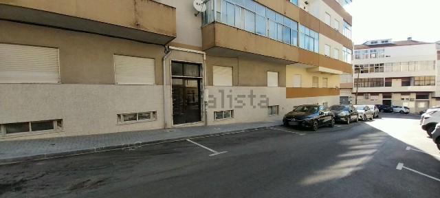 Armazém à venda na Rua Professor Doutor Bento de Jesus Caraça