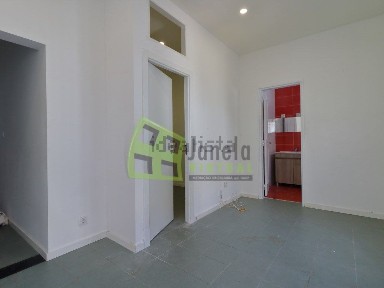 Espaço comercial à venda na Foros de Amora