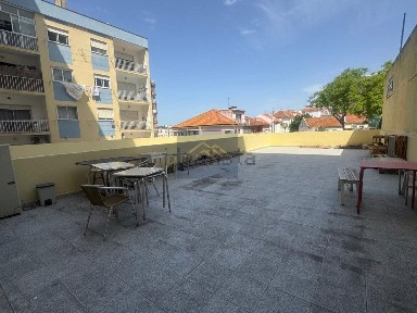 Espaço comercial à venda na Rua Maria Lamas, 11 C