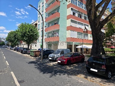 Espaço comercial à venda na Rua Frei António das Chagas