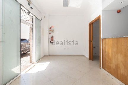 Espaço comercial à venda na Rua Rogério Paulo