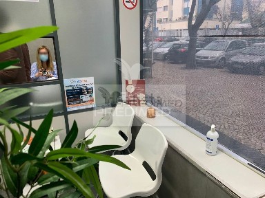 Espaço comercial à venda na Avenida Doutor António Rodrigues Manito