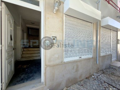 Espaço comercial à venda na Praça Barril de Alva, 4