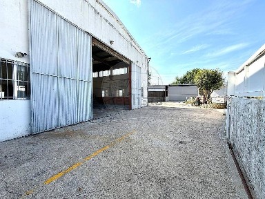 Armazém à venda em Melres e Medas