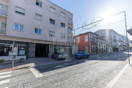Armazém à venda na Rua do Carvalhido