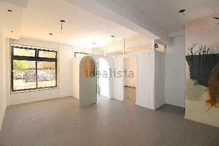 Espaço comercial à venda na Praceta Almeida Garrett