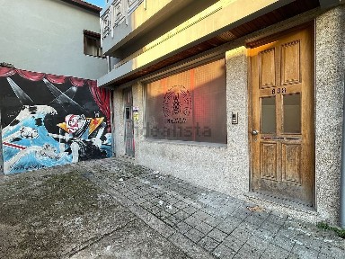 Espaço comercial à venda na Camões - Gonçalo Cristóvão - Faria Guimarães