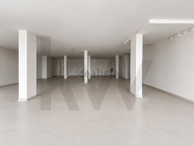 Espaço comercial à venda na Rua da Liberdade