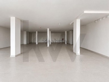 Espaço comercial à venda na Rua da Liberdade