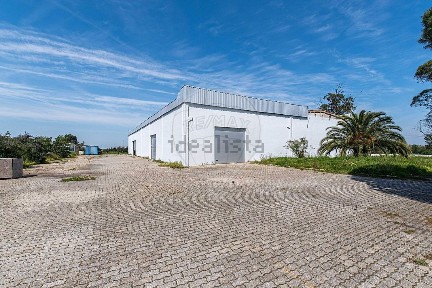 Armazém à venda na Rua do Esteiro das Raparigas