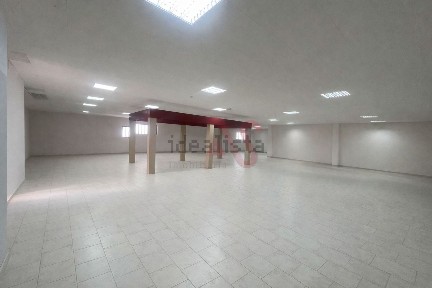 Armazém à venda na Rua Monte Pequeno, 50