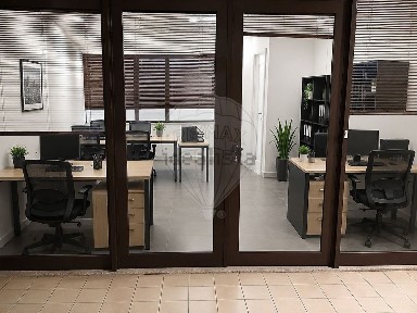 Espaço comercial à venda na Rua do General Torres