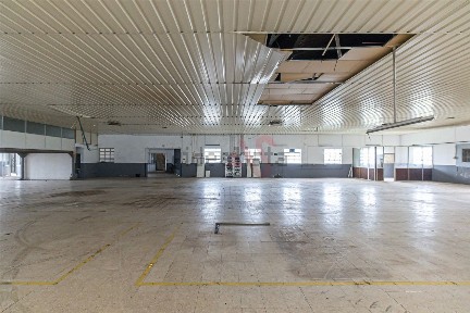 Armazém à venda em Regilde