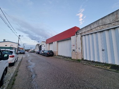 Armazém à venda em Moita