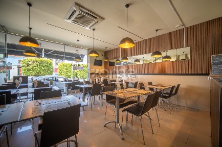 Espaço comercial à venda na Rua 25 de Abril, 500