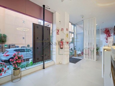 Espaço comercial à venda na Rua Central de Francos