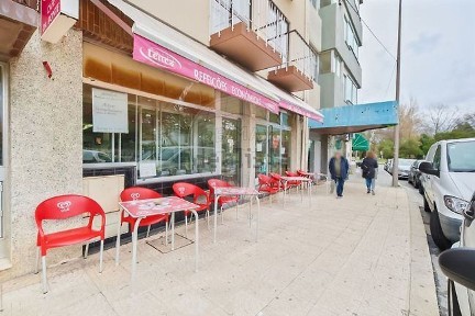 Espaço comercial à venda na Rua Hintze Ribeiro