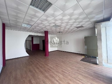 Espaço comercial à venda no Largo da Coroa, 3