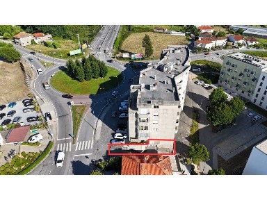 Espaço comercial à venda em Pombeiro de Ribavizela