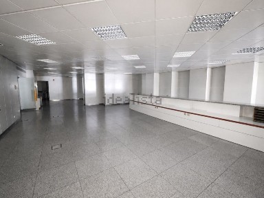 Espaço comercial à venda na Rua Dom Afonso Henriques