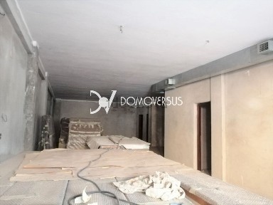 Espaço comercial à venda na Soares dos Reis - Rasa de Cima