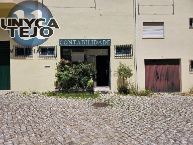 Espaço comercial à venda no Vale Flores - Quinta do Chiado