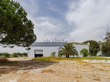 Armazém à venda na Rua Esteiro Dos Barris, 75