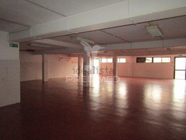 Espaço comercial ou armazém à venda em Casa da Música