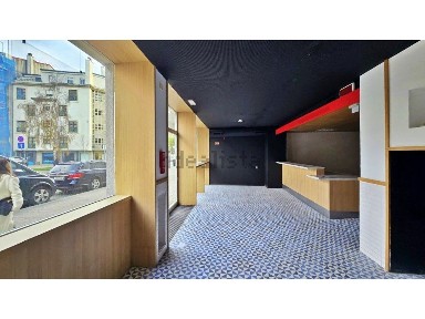 Espaço comercial à venda na Rua de Oliveira Monteiro