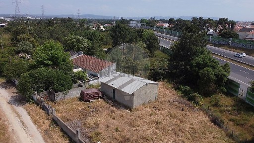 Armazém à venda na Rua António Pedro de Mendonça, 15