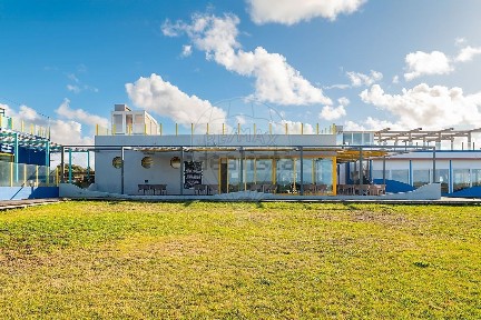 Espaço comercial à venda na Estrada da Praia de Melides