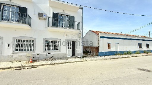 Espaço comercial à venda na Rua da Sociedade
