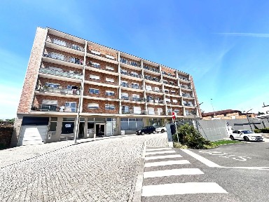 Espaço comercial à venda na Rua António Adão