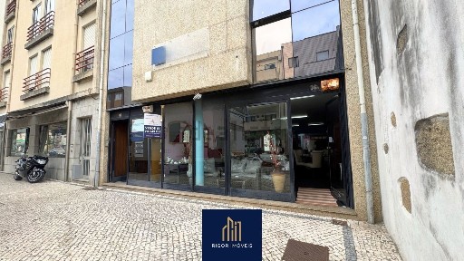 Espaço comercial à venda na Rua Gomes de Amorim
