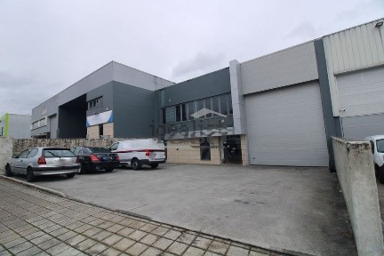 Armazém à venda na Rua Caulino