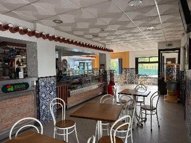 Espaço comercial à venda na Rua Eça de Queirós, 35