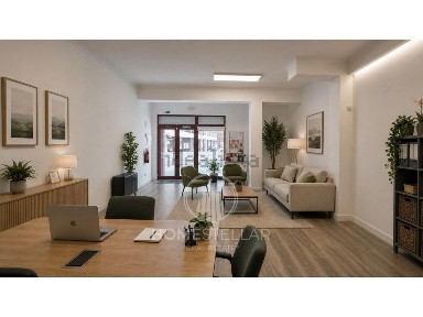 Espaço comercial à venda na Rua Infante Dom Henrique