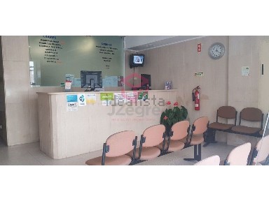 Espaço comercial à venda em Santiago (Sesimbra)