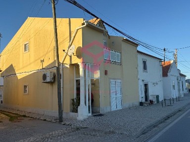 Espaço comercial à venda na Azóia
