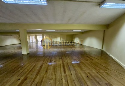Espaço comercial à venda na Rua das Escolas